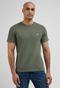 Lee - SS PATCH LOGO  - T-paita - olive grove Pienoiskuva 1