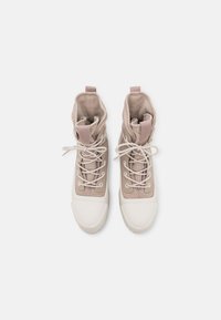 Converse CHUCK TAYLOR ALL STAR LUGGED 2.0 PLATFORM COUNTER CLIMATE EXTRA HIGH - Enkellaarsjes met plateauzool - taupe
