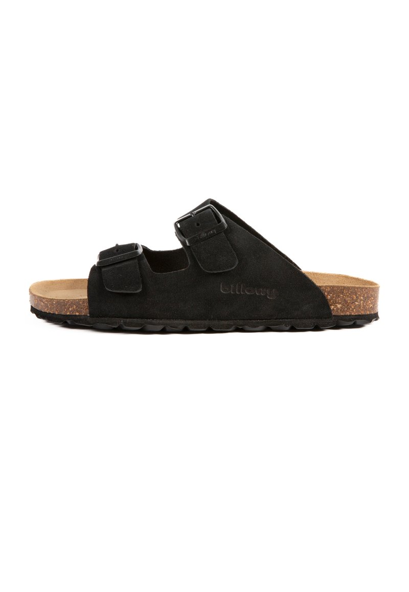 Sandale en suédine noire avec deux brides réglables et un footbed en liège, dotée d'une semelle en caoutchouc pour traction et durabilité.
