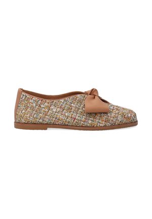 Textured woven ballet flats in beige and multicolor, with a brown leather trim and a decorative bow on the front. Flexible rubber sole.