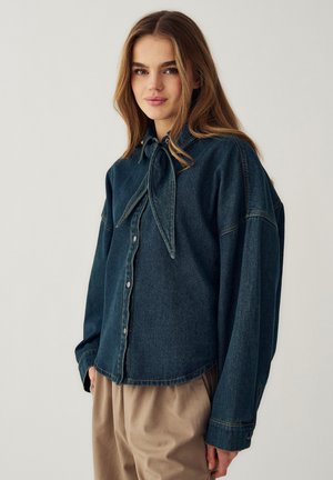 LIRINNAH - Blúzka so zapínaním na gombíky - vintage blue wash