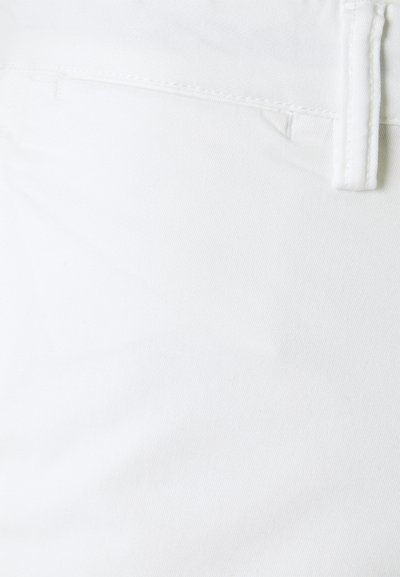 Polo Ralph Lauren 8-INCH STRETCH STRAIGHT FIT CHINO SHORT - Calções - pure white