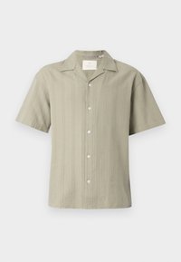 Short-sleeve shirt in light olive green, lightweight fabric with vertical stripes and a pointed collar, featuring front buttons and a relaxed fit.
