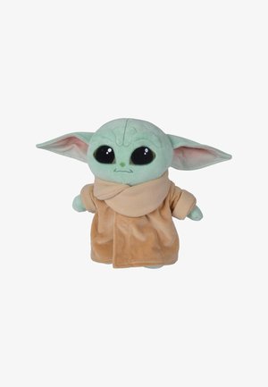 Pluchepop van een groene figuur met grote zwarte ogen, gekleed in een beige gewaad en een beige sjaal. Zachte stof met opvallende oren en gezichtsdetails.