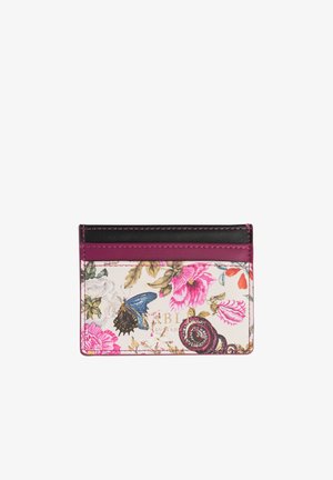 Porte-carte floral avec un fond crème, de vives fleurs roses, un papillon bleu et des accents bordeaux ; bordure noire et violette.