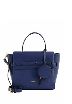 Sac à main structuré bleu marine avec poignée supérieure, bandoulière réglable, fermeture à rabat, porte-monnaie rond et détails en métal doré.