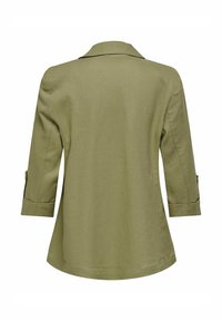 Giacca leggera verde oliva con colletto, maniche a tre quarti e polsini regolabili. Tessuto liscio con una vestibilità comoda.