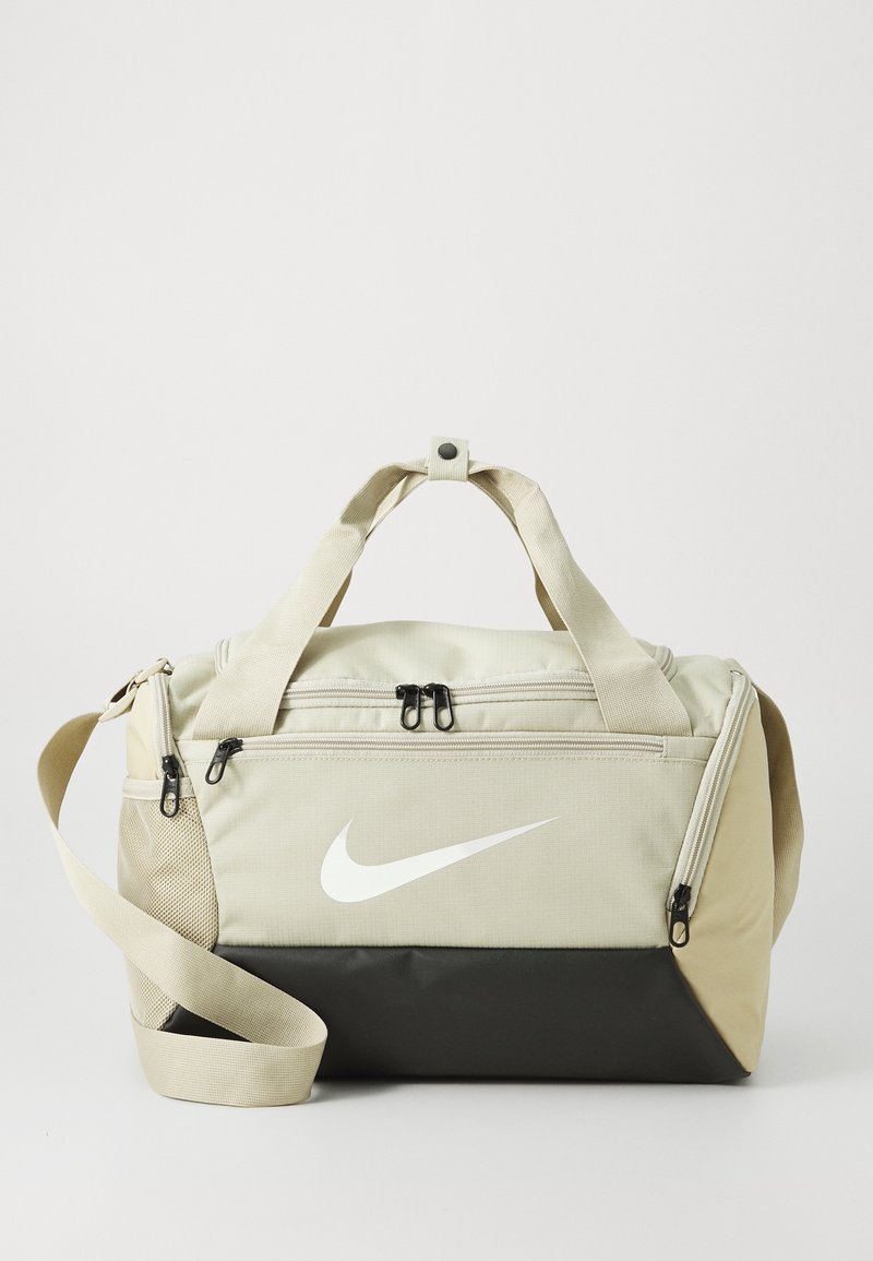 Nike Performance - BRASILIA XS DUFFLE 25L UNISEX - Borsa per lo sport - desert khaki/black/sail, Ingrandire