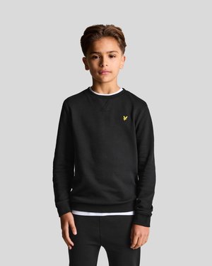 Sudadera negra de cuello redondo hecha de una tela suave, con un pequeño logo amarillo en el pecho y puños y dobladillo acanalados. Combinada con pantalones negros.