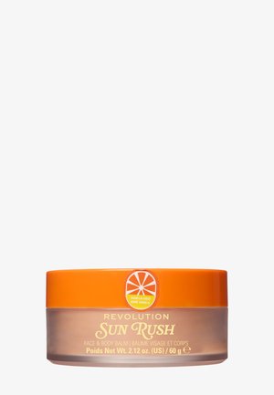 Pot de baume pour le visage et le corps avec un couvercle orange portant l’étiquette "Revolution Sun Rush Vanilla Gold" pesant 60 g sur fond blanc.