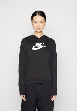 Sudadera negra con un bolsillo frontal y cordones, que presenta un gran logotipo blanco de Nike en el pecho. Fabricada con un material suave y texturizado.