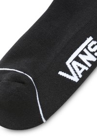 Schwarze Socke aus einem glatten Textil, mit einem weißen Vans-Logo und einem kontrastierenden weißen Streifen im Bereich der Zehen.