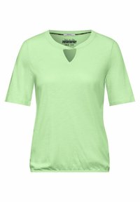 Mintgrön t-shirt med kort ärm och rundad halsringning samt en nyckelhålsdetalj vid bröstet. Tillverkad av mjukt, slätt tyg med avslappnad passform.