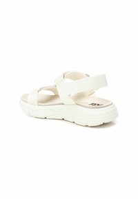 XTI Sandalias con plataforma - white