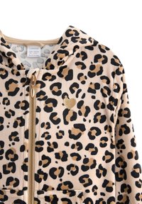 Veste à capuche zippée pour enfants avec imprimé léopard beige, noir et marron, et un petit cœur doré brodé sur la poitrine.