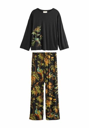 Schwarzes langärmeliges Oberteil mit Blumen- und Pfauendesign sowie locker sitzende schwarze Blumenhose in Grün-, Gelb- und Blautönen. Aus weichem Stoff gefertigt.