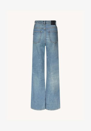 Lichtblauwe wijde jeans van denim, met een hoge taille, achterzakken en een zwart merkembleem aan de achterkant.