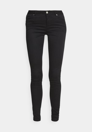 Jeans skinny neri realizzati in materiale elastico con una texture liscia. Presentano tasche standard e una chiusura a bottone metallico in vita.