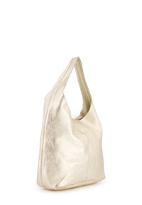 Metallic guld skuldertaske med et blødt, afslappet design. Har en bred, enkelt skulderstrop og en glat overflade med minimale syninger.