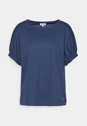 Navyblauwe blouse met korte mouwen en ronde halslijn, met geplooide elastische mouwboorden, eenvoudige uitvoering, s.Oliver merkteken binnenin de kraag.