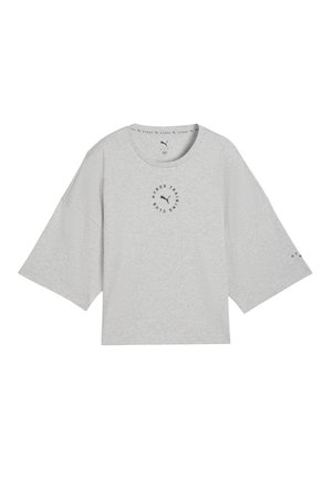 Grå kortærmet t-shirt lavet af blødt bomuld, med brede ærmer og rund halsudskæring. Inkluderer et sort cirkulært logo på forsiden og tekst på ærmerne.