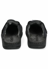 Pantofole nere da interno con morbida fodera in pelliccia, parte superiore in pelle, design slip-on, punta rotonda e dettagli cuciti lungo i bordi.