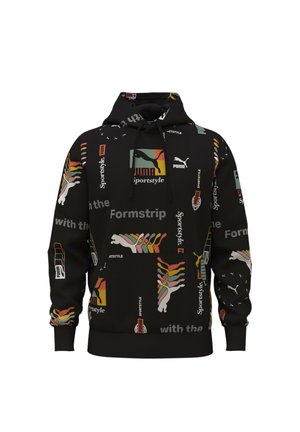Czarna bluza z kapturem Puma z wielokolorowymi logo, kotem Puma oraz wzorami tekstowymi, w tym "Sportstyle" i "Formstrip", umieszczona na przodzie i rękawach.