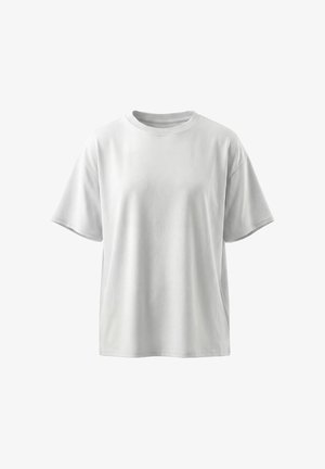 Prosty biały T-shirt z krótkim rękawem i okrągłym dekoltem, o luźnym kroju, przedstawiony na białym tle.