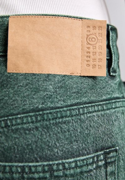 MM6 Maison Margiela PANTS POCKETS - Jeans Relaxed Fit - green
