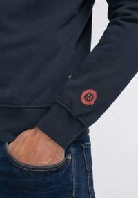 Thumbnail Image 4