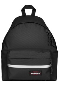 Mochila Eastpak negra con textura suave, forma redondeada, bolsillo frontal con cremallera y franjas plateadas, y asa superior para llevar.