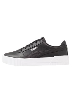 Schwarze Sneakers mit einem Obermaterial aus glattem Leder, Schnürverschluss, weißer Gummisohle und Puma-Logo an der Seite und Zunge. Minimalistisches Design.