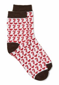 Calze alla caviglia in cotone con sfondo bianco, motivo a bastoncini di zucchero rossi e cuori, e risvolti e punta marroni a costine.