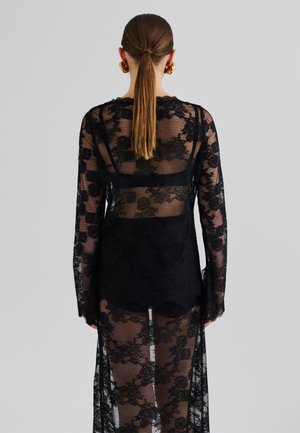 Rang 14: Malina - LENI - Bluza