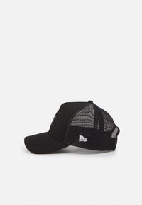 Unselected, black
