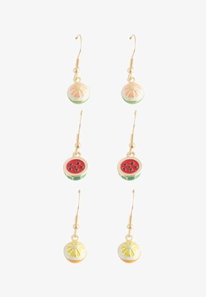 Sechs ohrringe mit fruchtmotiven und goldenen haken; designs umfassen rosa grapefruit, rote wassermelone und gelbe zitronenscheiben.