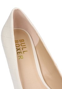 Bullboxer Classic heels - off-white