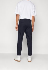 DRYKORN Chino kalhoty - dark-blue denim