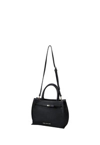 Bolso de mano de cuero negro con textura, con doble asa superior, correa ajustable para el hombro, detalle de correa frontal y logo dorado "Victoria Hyde London".