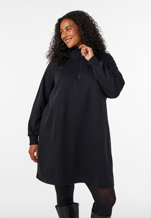 Zizzi, SWEATKLEID MIT HOHEM RIPPKRAGEN UND REISSVERSCHLUSS - Sweaterkjole - schwarz
