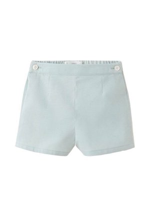 Shorts bleu clair en tissu lisse, dotés d'un devant plat, de deux poches latérales et d'une fermeture à bouton à la taille.