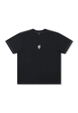 Schwarzes T-Shirt mit kurzen Ärmeln und Rundhalsausschnitt, mit weißen vertikalen Streifen an den Schultern und einem kleinen weißen Logo auf der Brust.