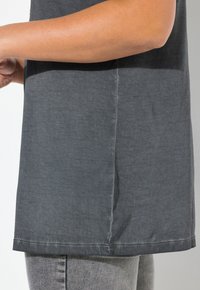 Thumbnail Image 5