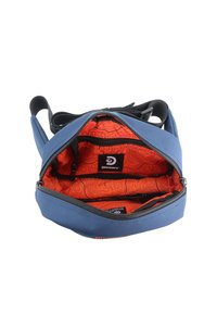 Borsa blu a forma rotonda, con un esterno resistente, un interno arancione a contrasto con motivi a onda e molteplici scomparti con cerniera.