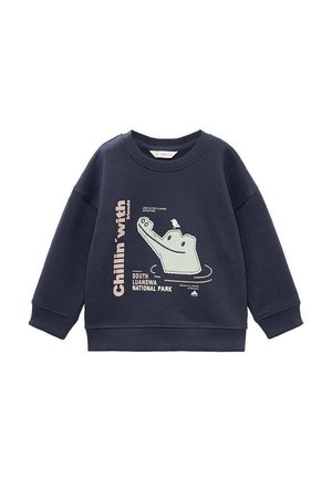 Sweatshirt bleu marine à col ras du cou, orné d'un graphique de crocodile et du texte "Chillin' with friends" en rose clair et vert.