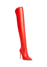 Stivali in pelle rossa sopra il ginocchio con tacco a stiletto e punta affusolata, caratterizzati da un design elegante, texture liscia e una silhouette aderente.