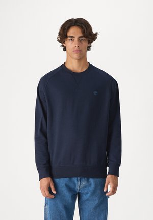 Sudadera de cuello redondo en azul marino con puños y bajos de canalé, que presenta un pequeño logo en relieve en el pecho y un corte holgado.