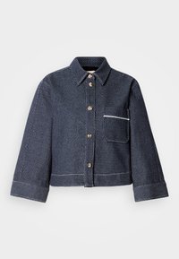 Μπλε ναυτικού cropped πουκάμισο με υφασματικό μοτίβο, χρυσά κουμπιά και τσέπη στο στήθος με λευκή επένδυση. Διαθέτει κλασικό γιακά και μανίκια που είναι τυλιγμένα.