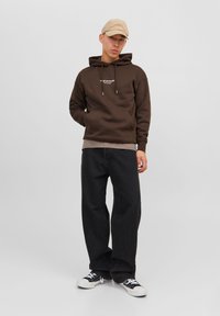 Jack & Jones JORVESTERBRO  - Melegítőfelső - chocolate brown
