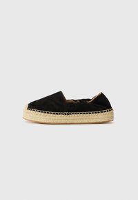 Espadrille en daim noir avec une semelle en jute naturel. Présente un bout rond et des accents décoratifs cousus le long du bord.
